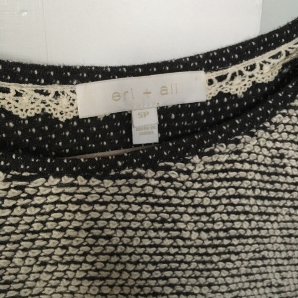 Pattern Sweater - Picture 2 of 3